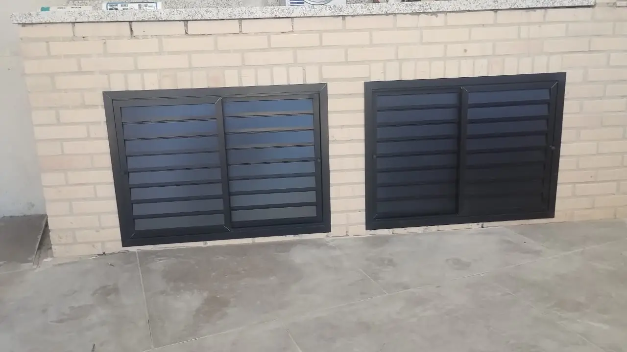 Janelas de alumínio preto
